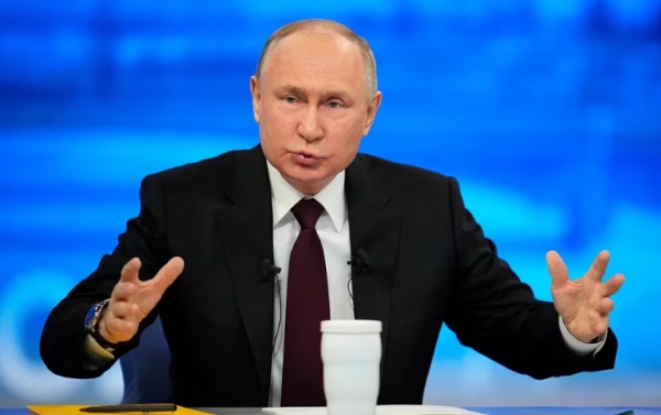 En este momento estás viendo Vladimir Putin dijo que la invasión rusa a Ucrania seguirá adelante