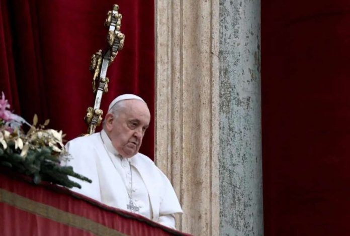 Papa Francisco afirma que reza por la paz en Ecuador