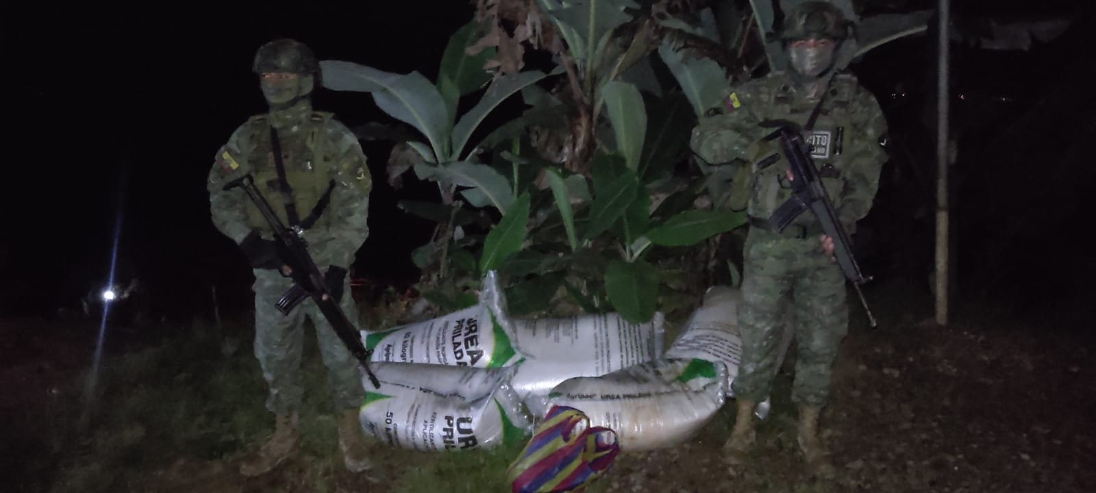 En este momento estás viendo Decomiso de Material Explosivo por Parte de las Fuerzas Armadas del Ecuador en el Sector de Chinapintza