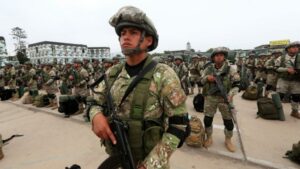 Lee más sobre el artículo Fuerzas Armadas de Perú vigilan los «puntos críticos» de frontera con Ecuador