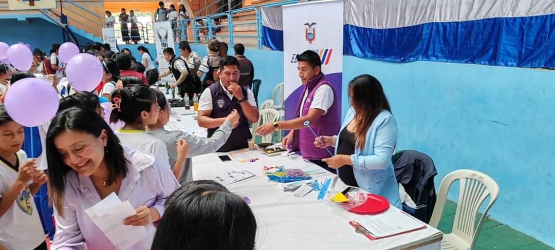 Lee más sobre el artículo La V Feria de Seguridad Ciudadana fortalece la colaboración comunitaria en Paquisha