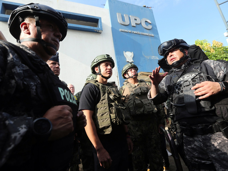 Lee más sobre el artículo Megaoperativo: Policías y militares ingresan a Socio Vivienda y Nueva Prosperina en Guayaquil