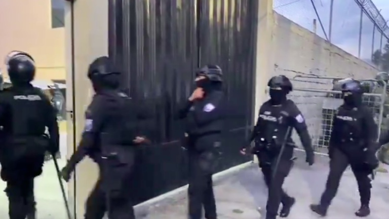 Fuerzas del orden ejecutan operativo en cárcel de Chillogallo, donde está presa Mayra Salazar