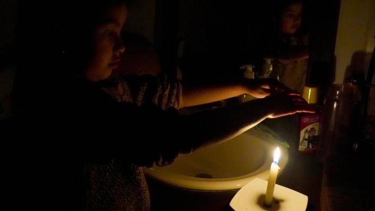 Lee más sobre el artículo Siguen los apagones en Ecuador: Ministerio de Energía y Minas confirma la medida por «emergencia energética»