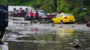Lee más sobre el artículo Confirman un muerto y tres heridos por aluvión en La Gasca, al norte de Quito