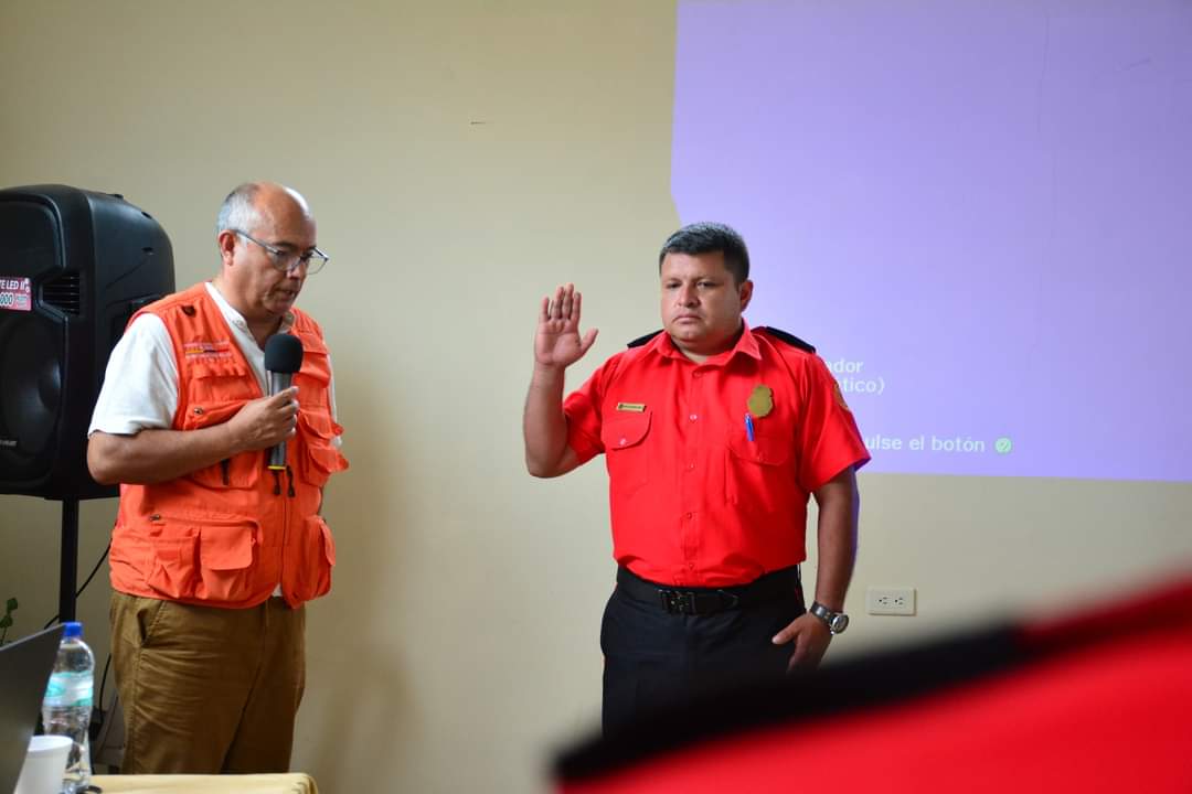 Lee más sobre el artículo Sandro Bustamante es el nuevo Presidente de la Mancomunidad de los Cuerpos de Bomberos de Zamora Chinchipe