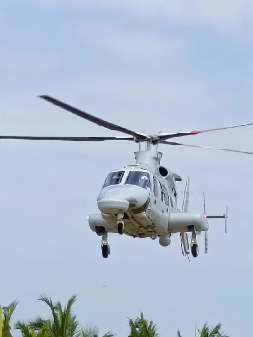 Lee más sobre el artículo Un helicóptero de la Armada cayó en recinto La Frutilla, en Santa Elena