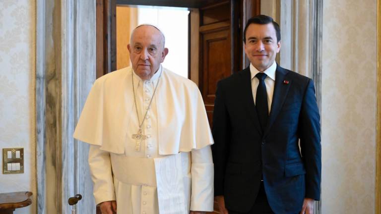 Lee más sobre el artículo Primer encuentro en el Vaticano entre el Papa Francisco y el Presidente Noboa, quien le regaló una Virgen del Cisne