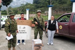 CNE Zamora despliega paquetes electorales para las Elecciones de Referéndum y Consulta Popular 2024