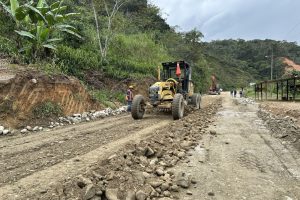 Avanzan los trabajos complementarios en la vía a Yacuambi, tramo Chapintza – La Paz