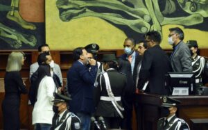 Lee más sobre el artículo El Ecuador vive una crisis política grave y sin rumbo