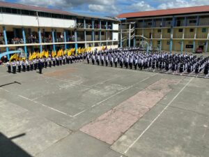 Lee más sobre el artículo Estudiantes de la Zona 7 rinden homenaje a la Bandera