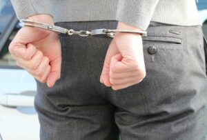 Lee más sobre el artículo Fiscalía procesa a tres policías que transportaban paquetes de droga￼
