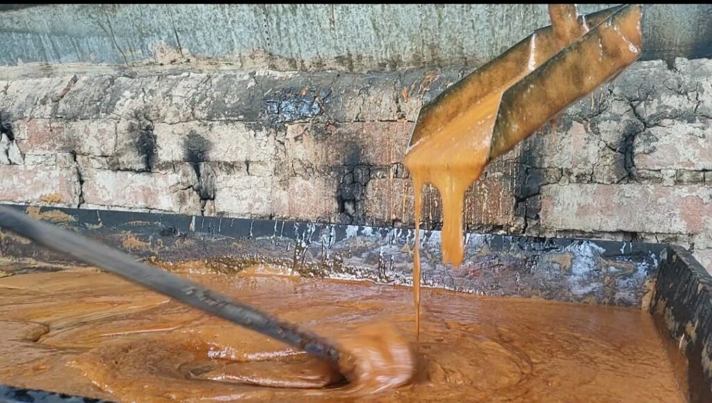 Preparación de panela granulada, una descendencia familiar que perdura ...