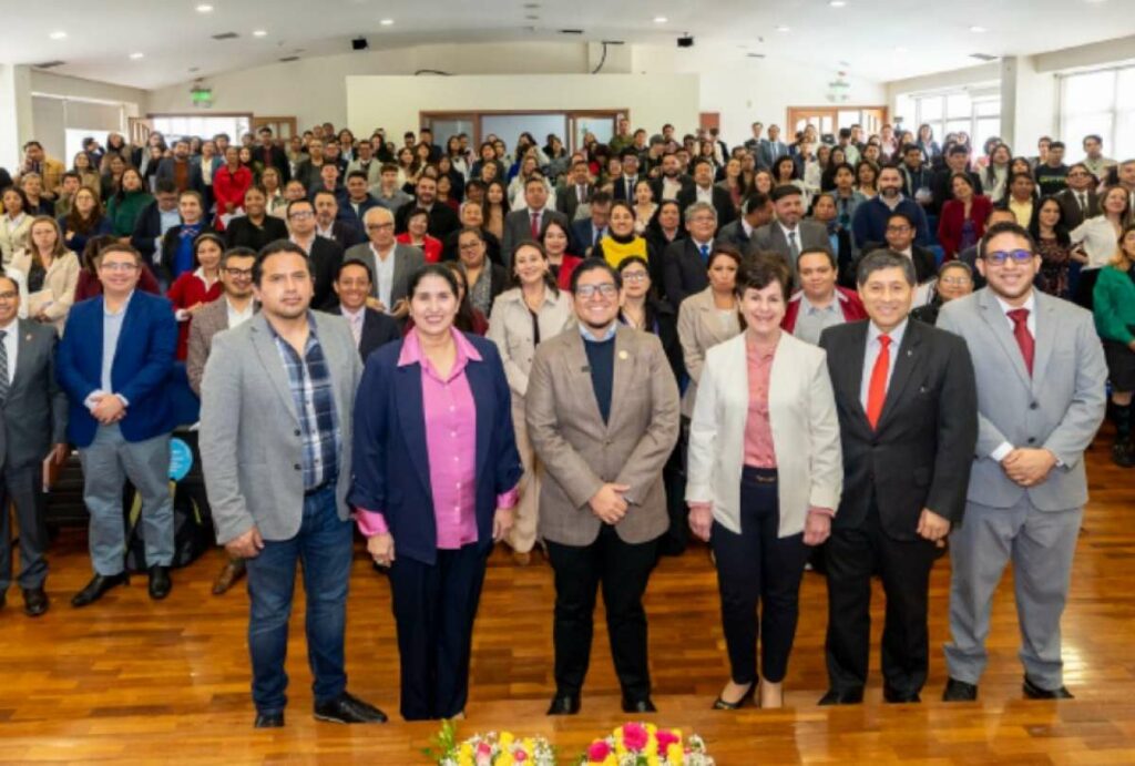 El Ministerio de Educación y la academia se comprometen en la formación ...
