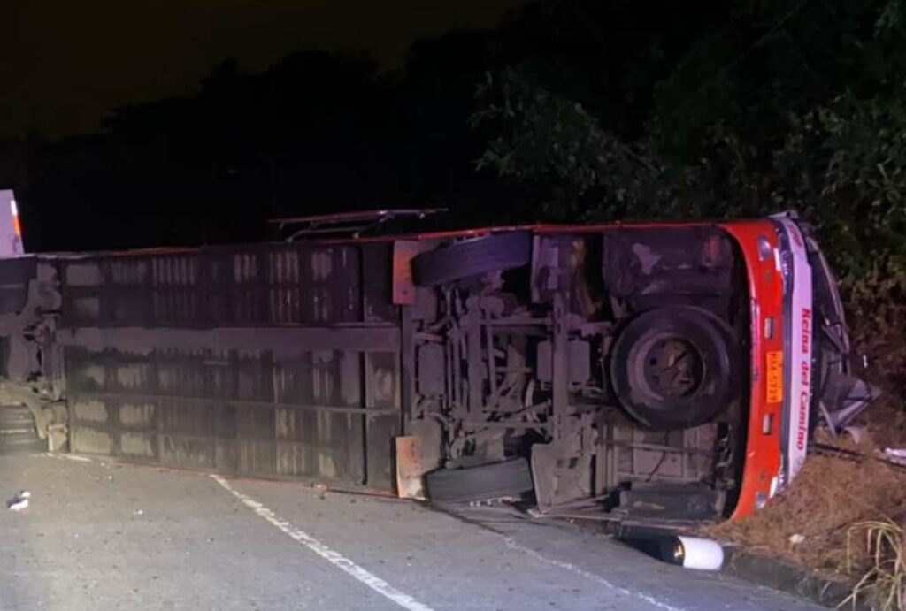 Tres fallecidos y varios heridos deja un accidente de tránsito en la ...