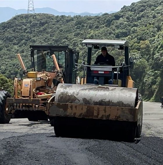 Mantenimiento de la Red Vial Estatal en el Eje Minero Refuerza el Transporte en la Zona Sur de Ecuador