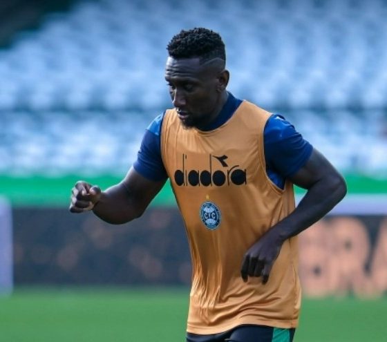 No dejan picar a Erick Castillo, más allá de un buen resultado para el Coritiba en el Brasilerao B