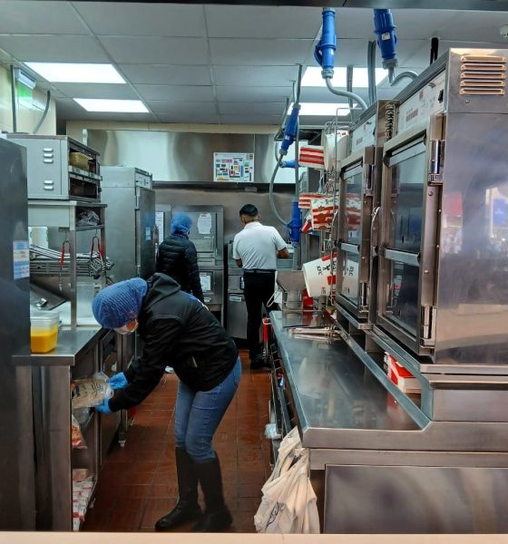 Arcsa refuerza controles sanitarios en alimentos y bebidas ante las festividades de fin de año