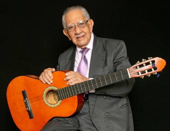Héctor Jaramillo, leyenda de la música ecuatoriana, revela el origen de su éxito ‘El pañuelo blanco’