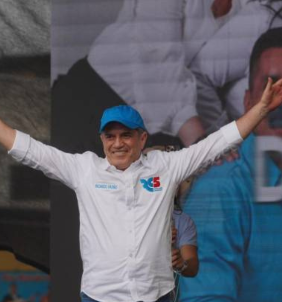 Ricardo Patiño regresa a la Asamblea entre diferencias con sus compañeros de bancada