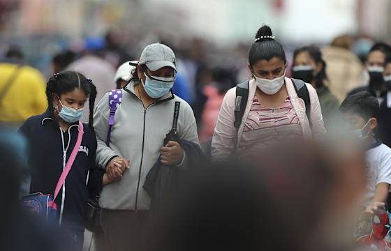 Gobierno activa operativos para controlar precios de mascarillas, en medio de alerta por tosferina y fiebre amarilla