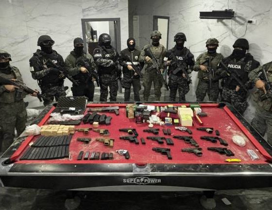 Policía y FF.AA. hallan dinero, armas y joyas en casa en donde fue capturado alias ‘Fito’