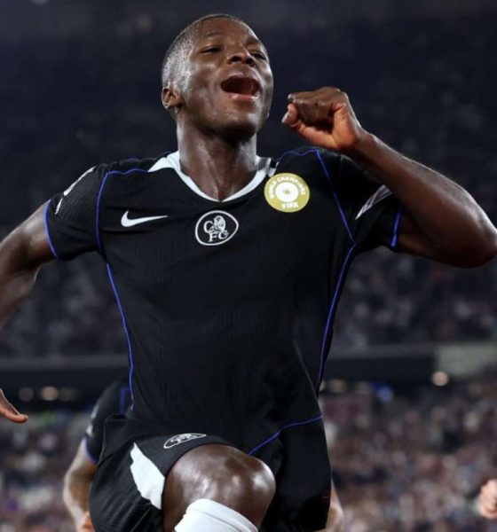 Moisés Caicedo marcó en la goleada del Chelsea