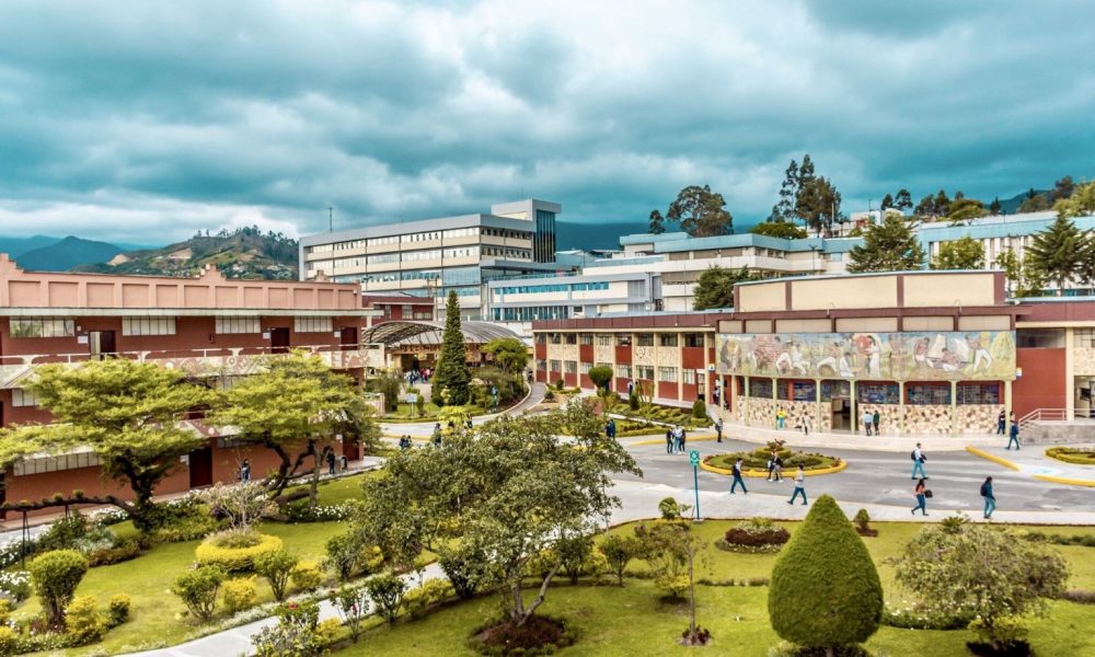 UTPL conmemora 49 años de educación a distancia, consolidándose como ...