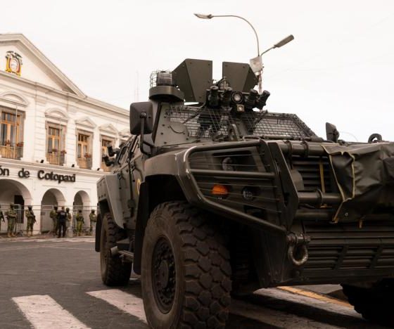 Gobernación de Cotopaxi amaneció rodeada de policías y militares