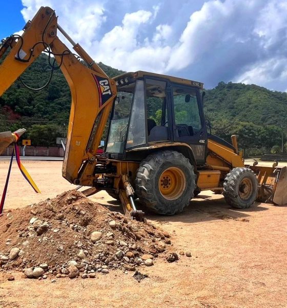 Inicia la construcción del estadio con césped sintético en la U.E. Luis Felipe Borja del Alcázar