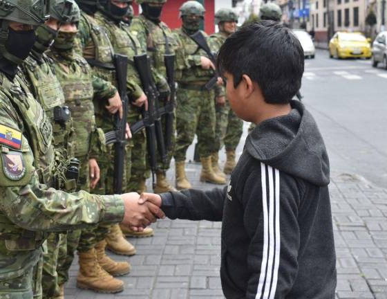 Fuerzas Armadas y Policía resguardarán ayuda humanitaria en Imbabura