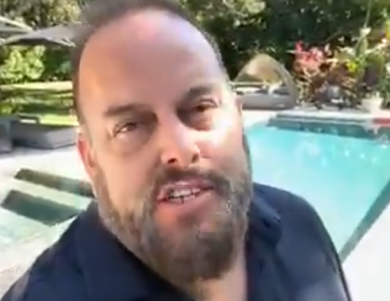 Aparece Xavier Jordán tras allanamiento en su residencia de Miami: publica video desde su piscina