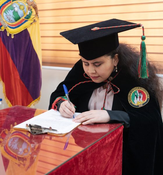 UNL gradúa a primera profesional en Turismo en Ecuador con discapacidad visual