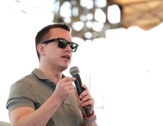 Daniel Noboa viajará nuevamente a EE.UU. por asuntos personales: decreto detalla comitiva que lo acompaña