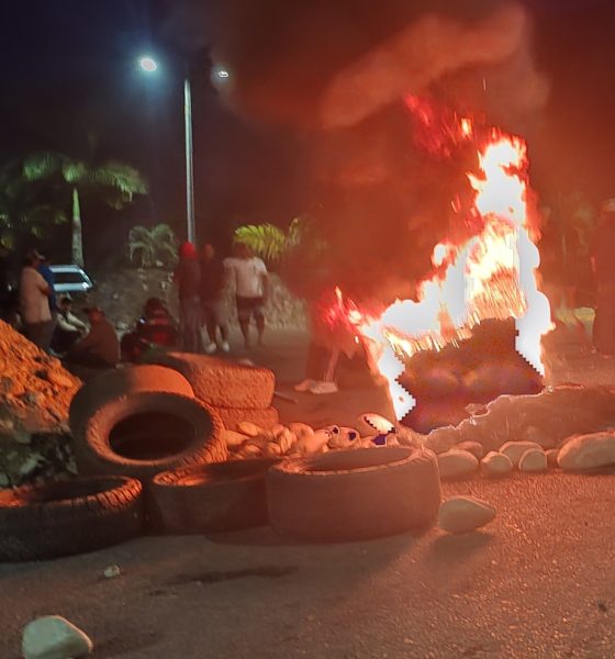 Paro minero en Centinela del Cóndor deja incomunicados a cinco cantones y paraliza la provincia