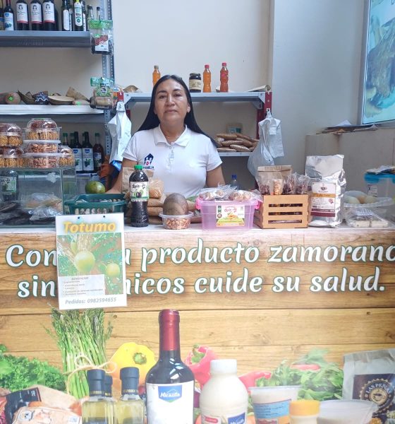 Emprendedora del Centro Comercial Reina del Cisne presenta productos artesanales y naturales para el feriado de Carnaval