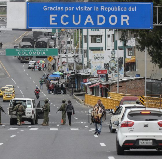 Paso fronterizo entre Ecuador y Colombia suma cuatro días bloqueado en protesta por guerra comercial