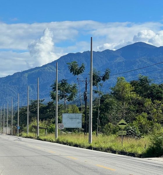 El Pangui ejecuta obra de electrificación con inversión no reembolsable