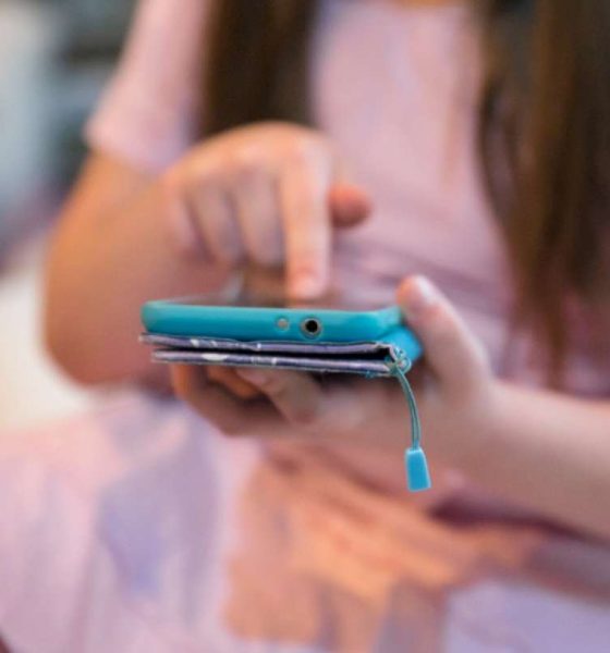 Ministerio de Educación aclara que uso de celulares siguen restringuidos en escuelas