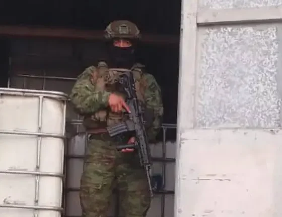 Chats de la red que robaba combustible salen a la luz: Juez dispuso prisión preventiva para cinco policías y tres militares