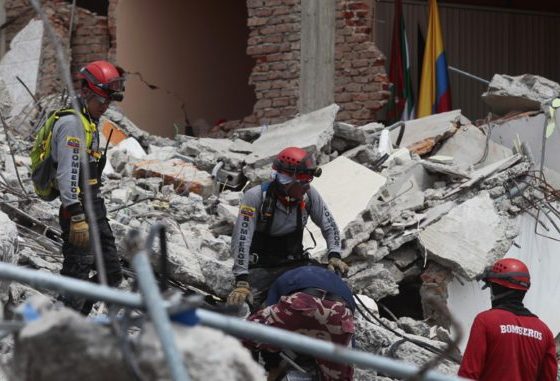 TERREMOTO DE 7,8 GRADOS EN ECUADOR