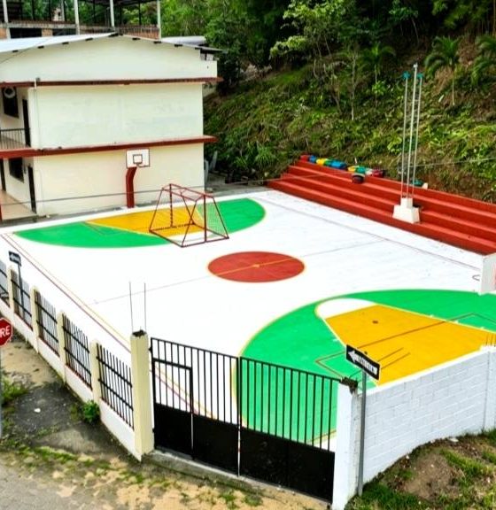 GAD Zamora entregó cancha de uso múltiple en la unidad educativa San Francisco de Asís Bloque III