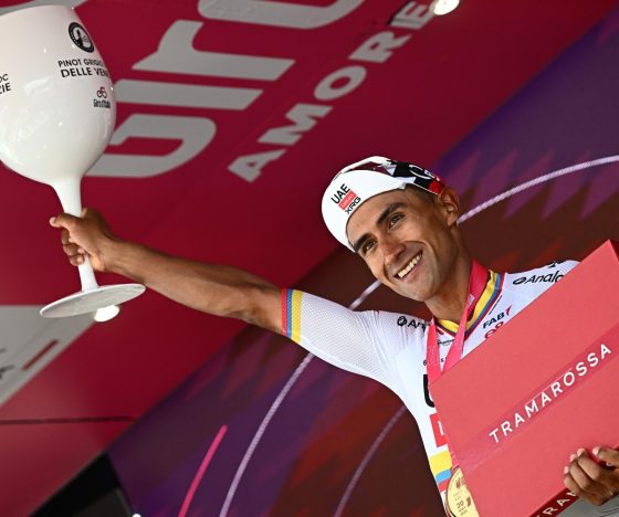 Jhonatan Narváez tras conseguir su tercer triunfo en el Giro de Italia 2026: «Si no tienes una estrategia, créate una»