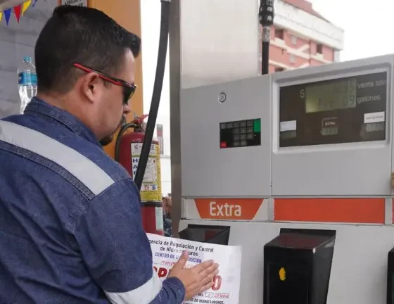 Escasez de gasolina Extra: ARCH suspende estación de servicio en Quito por irregularidades