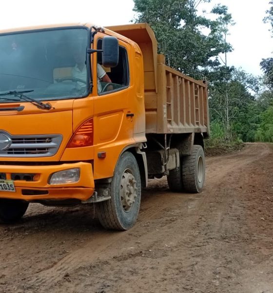 Municipio de Palanda y Prefectura de Zamora Chinchipe ejecutan trabajos de mantenimiento vial en el barrio Pucarón