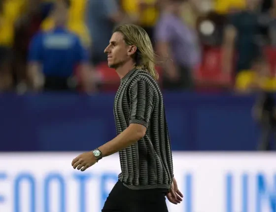 Ecuador le pide fe a una afición harta de Beccacece