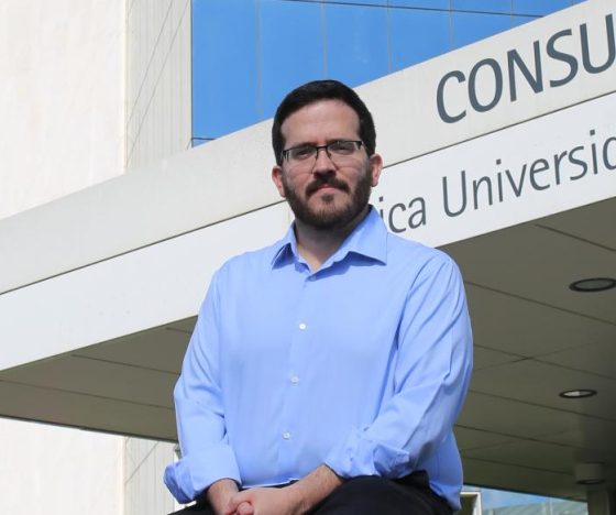 De los Andes a Navarra: el hematólogo cuencano que usa anticuerpos de llamas para combatir el cáncer de sangre