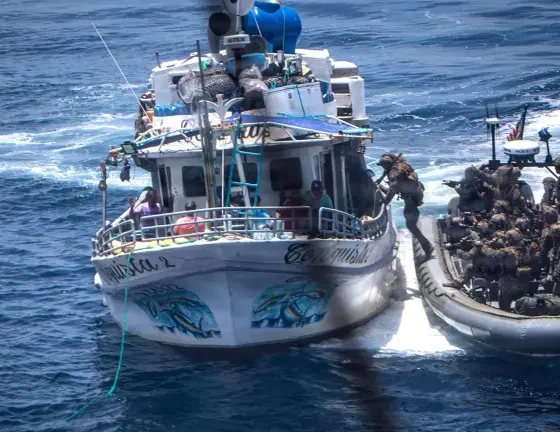 Marines de EE.UU. muestran imágenes de abordajes a barcos ecuatorianos antes de ser bombardeados